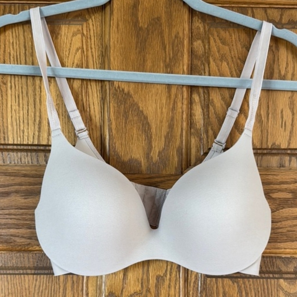 NWOT MAIDENFORM Women's Sz 34B Light Gray Bra (Off-White/Grey)